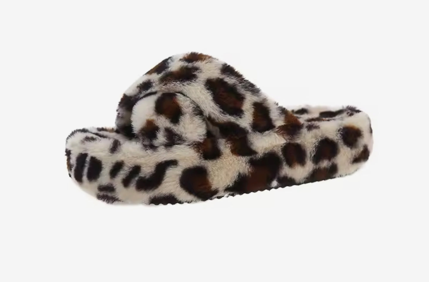 Women's leopard faux fur slippers with a cozy design for stylish comfort at home